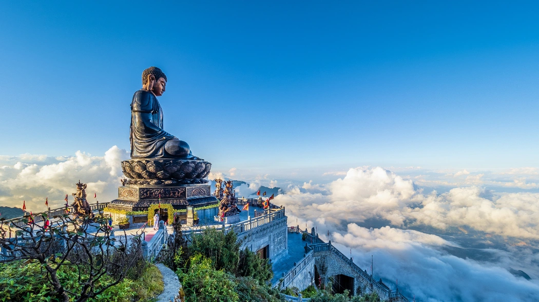 Patung Budha raksasa di Fansipan